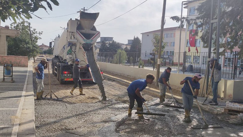 Yol bakım ve onarım çalışmaları sürüyor