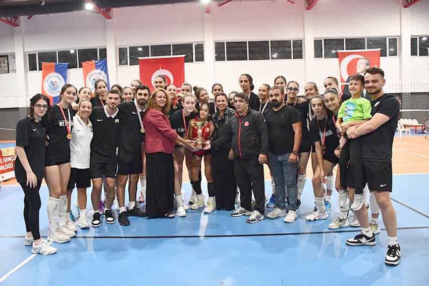 Cumhuriyet Kupası Voleybol Şenliği sona erdi