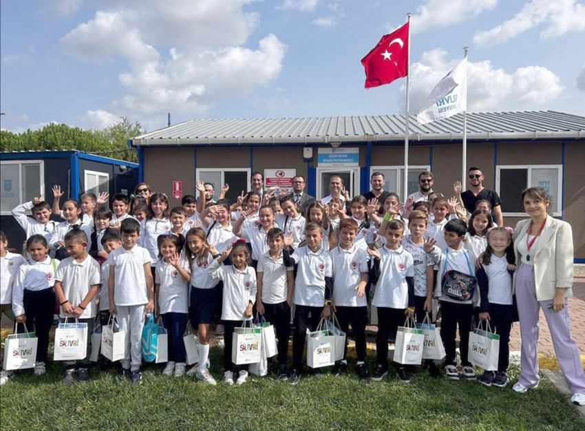 Hayvan Sevgisi ve Zoonoz Hastalıkları Seminerine katıldılar