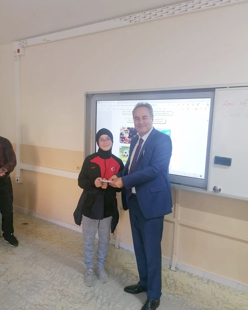 Taekwondo İl Birincisi Vuslat Bahar Ergökşen ödüllendirildi