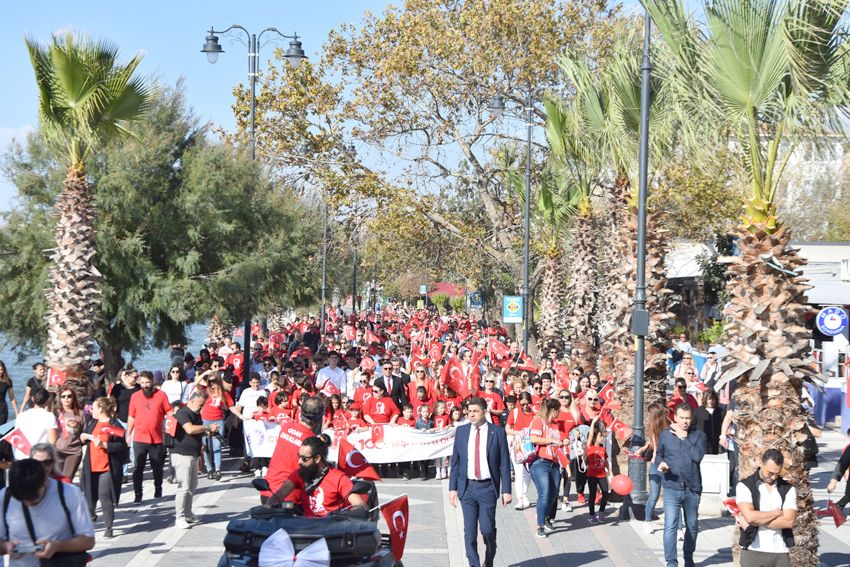 Odak ailesinden Cumhuriyet yürüyüşü