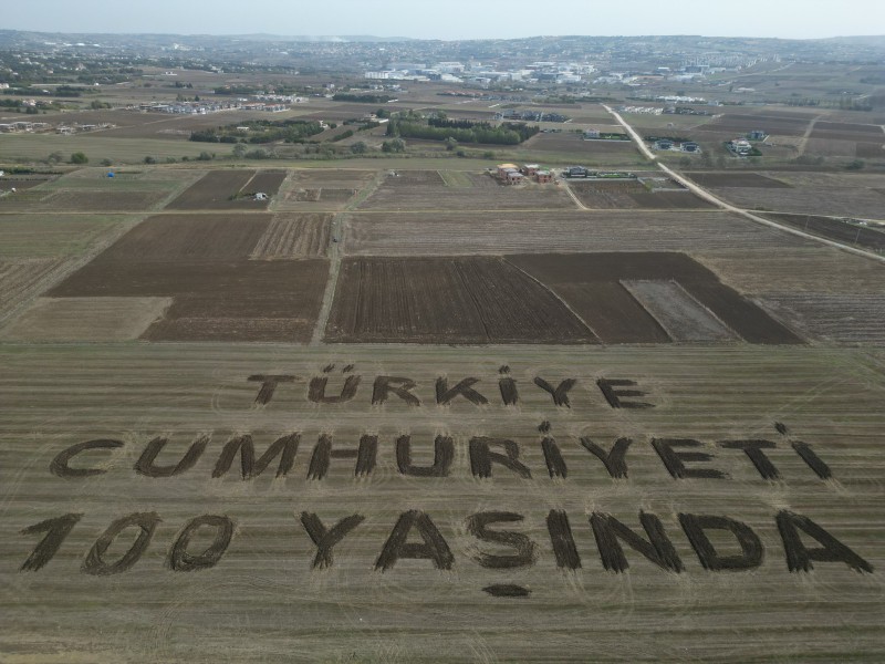 Silivri'de devasa “Cumhuriyet 100 Yaşında” yazısı