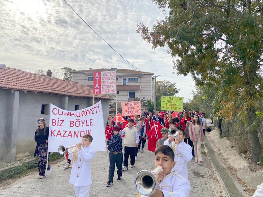 Beyciler öğrencileri Cumhuriyet’in 100. yılını kutladı