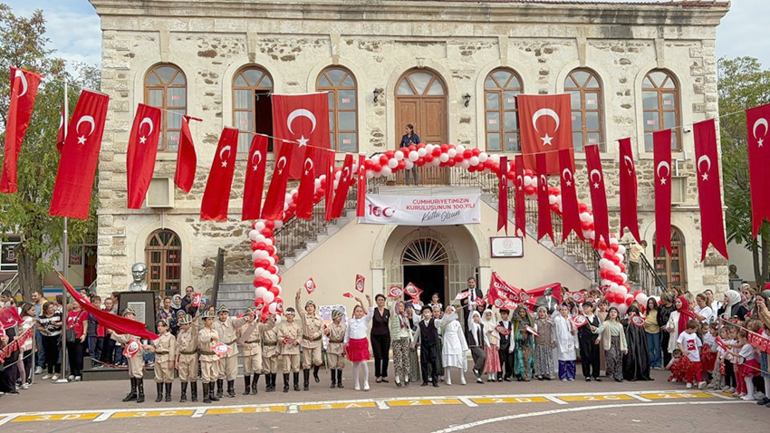 Cumhuriyet’in 100. yılına yaraşır gösteriler