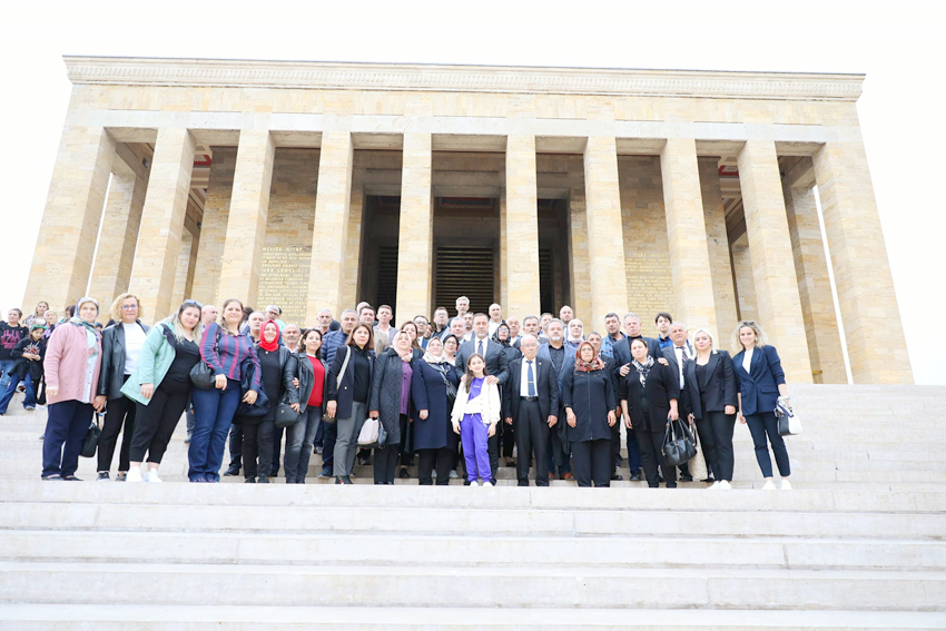 Başkan Yılmaz ve muhtarlardan Anıtkabir ziyareti