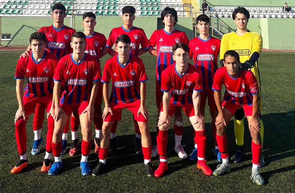 Silivrispor U-17 takımı kimseye acımıyor 2-1