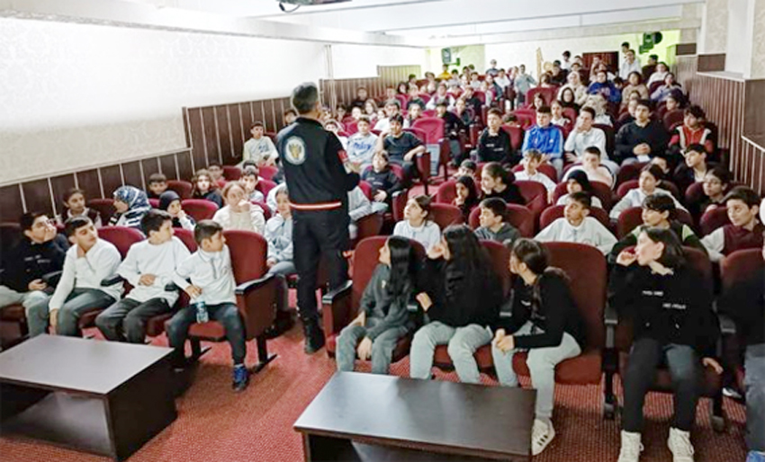 Yunus Emre Ortaokulu öğrencilerine afet eğitimi