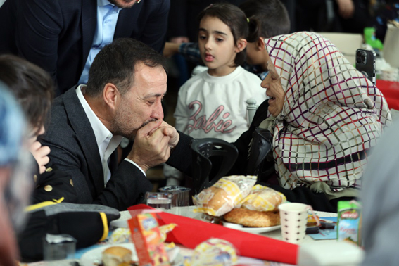 “Sizin çocuklarınız, ülkenin yararı için çalışıyoruz”