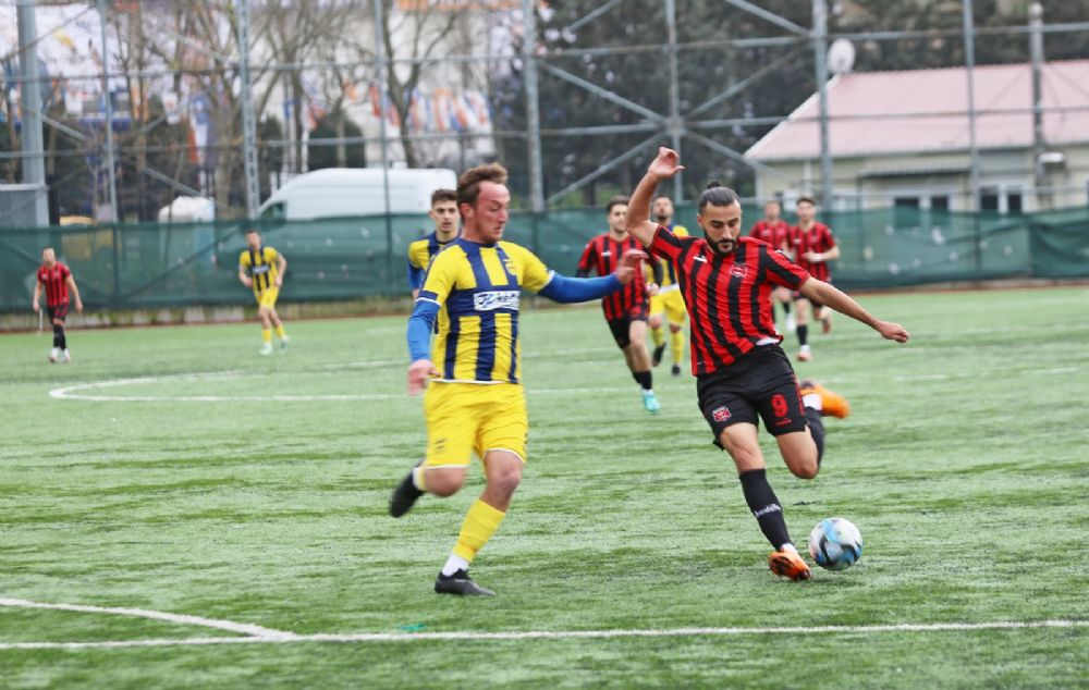 Galata yeni hocasıyla ilk maçını farklı kazandı