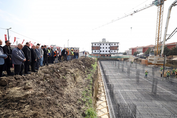 Yılmaz hız kesmiyor! Huzurevi inşaatında ilk harç döküldü