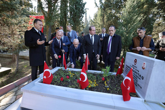 Şehitlerimiz kabirleri başında minnetle yâd edildi