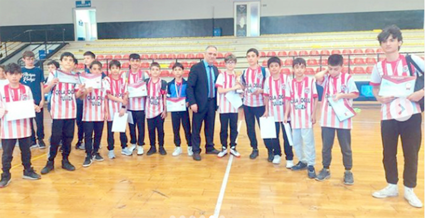 İBB Abdülezel Paşa Ortaokulu takımı yarışmada İstanbul 2’ncisi oldu