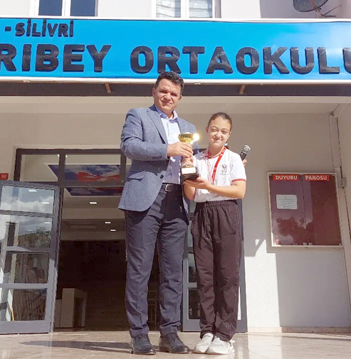 Zeynep Özvarnalı Tenis Müsabakasında İlçe Birincisi oldu