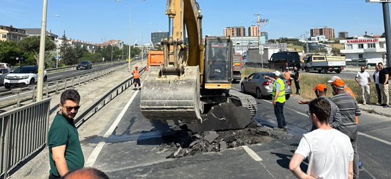 Silivri’de yol çökmesi