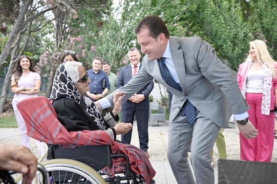 Başkan Balcıoğlu’ndan huzurevlerine bayram ziyareti