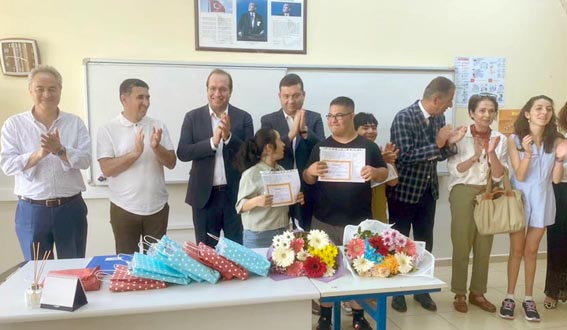 Silivri’de özel öğrencilerin karne heyecanı