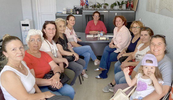 CHP’li kadınlardan Büyükkılıçlı Mahallesi’nde ziyaretler