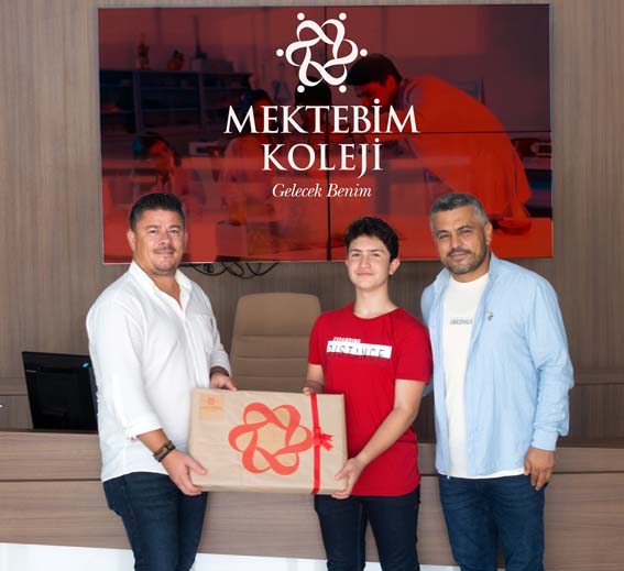 Mektebim Koleji Türkiye Şampiyonu’nu ödüllendirdi