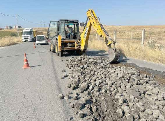 Yol bakım ve onarım çalışmaları devam ediyor