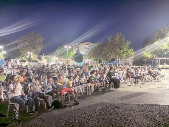 Silivri’de 'Yazlık Sinema Nostaljisi' sürüyor