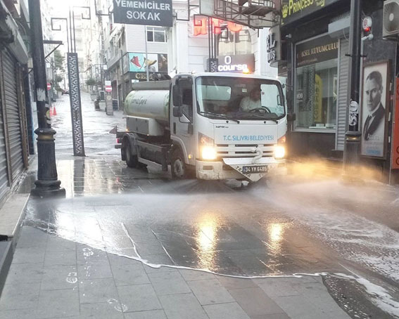 Cadde ve sokaklarda yıkama çalışması