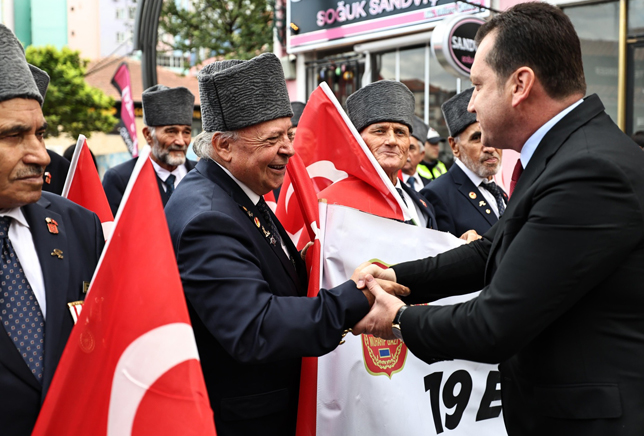 Balcıoğlu: Gazilerimiz, vatan sevgisinin en güçlü simgeleridir