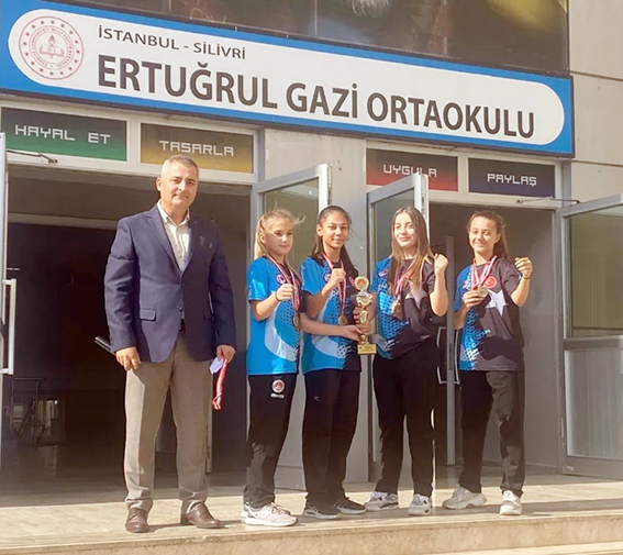 Ertuğrul Gazi Ortaokulu, spor başarılarıyla gururlandırıyor