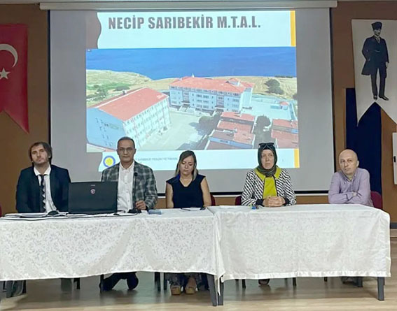 Necip Sarıbekir Lisesi velilerine alanlar tanıtıldı